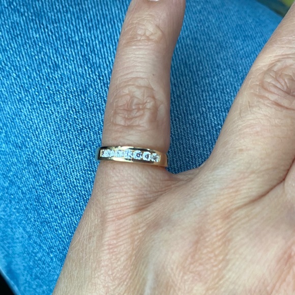 14k Solid Yellow Gold Round Wedding Band size 7 - Picture 7 of 9